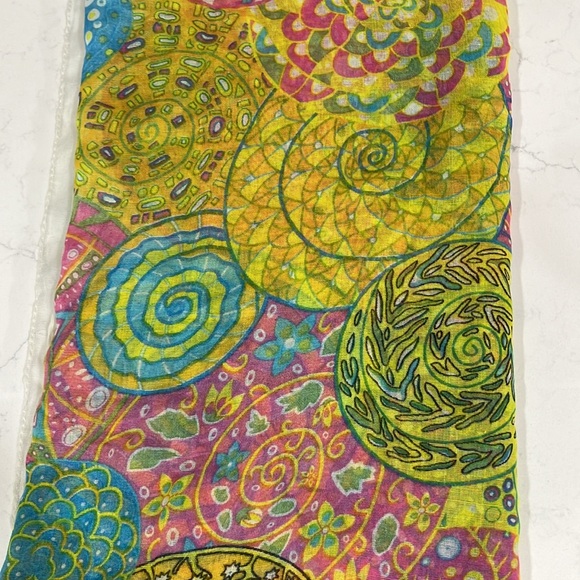 Women’s Beautiful Scarf or Wrap - Picture 2 of 6